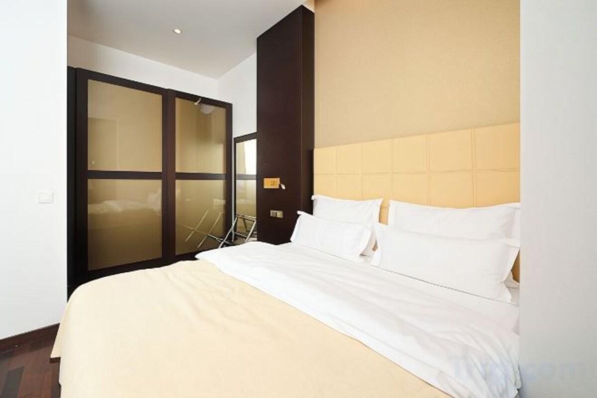 Ropa de cama de alta calidad, caja fuerte, cortinas opacas