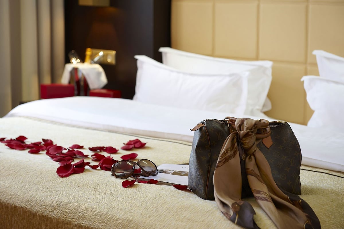 Premium bedding, in-room safe, blackout drapes, iron/ironing board