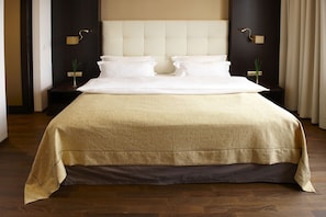 Hochwertige Bettwaren, Betten mit Memory-Foam-Matratzen, Zimmersafe
