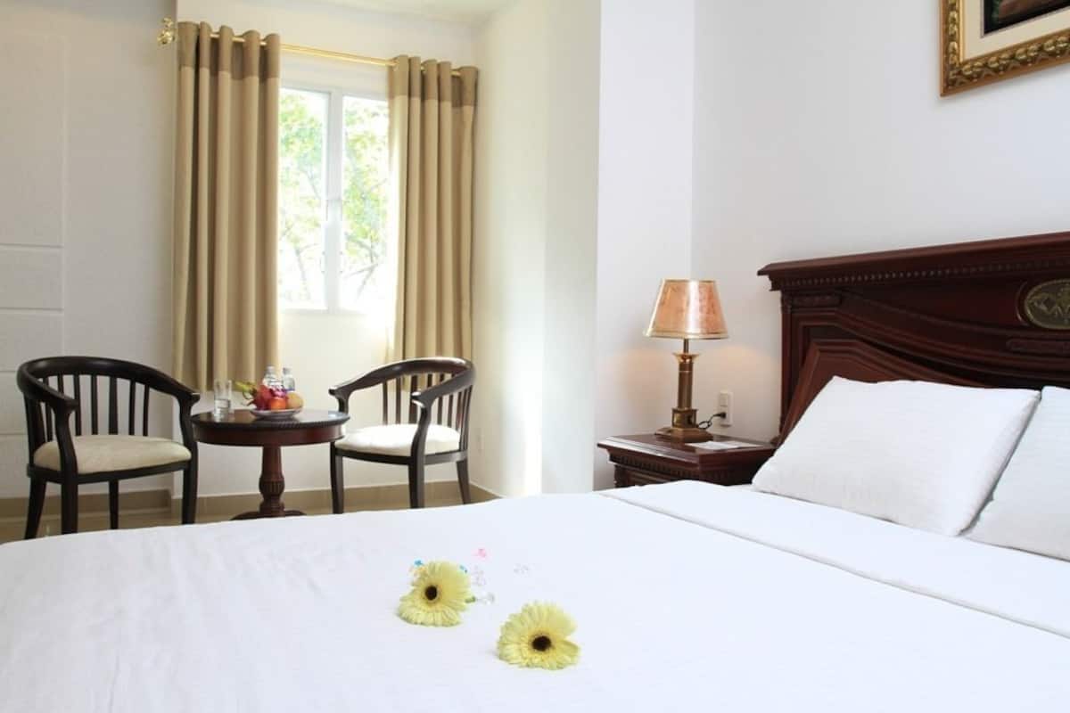 Quarto Sênior | Roupas de cama premium, frigobar, cofres nos quartos, escrivaninha