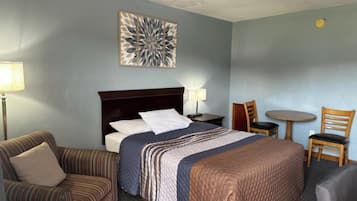 Room, 1 Queen Bed, Non Smoking | Free WiFi, bed sheets, alarm clocks