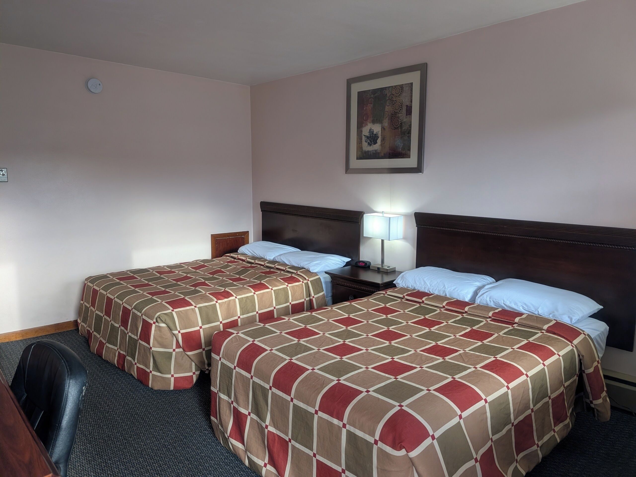 Wifi gratis, ropa de cama y despertador 