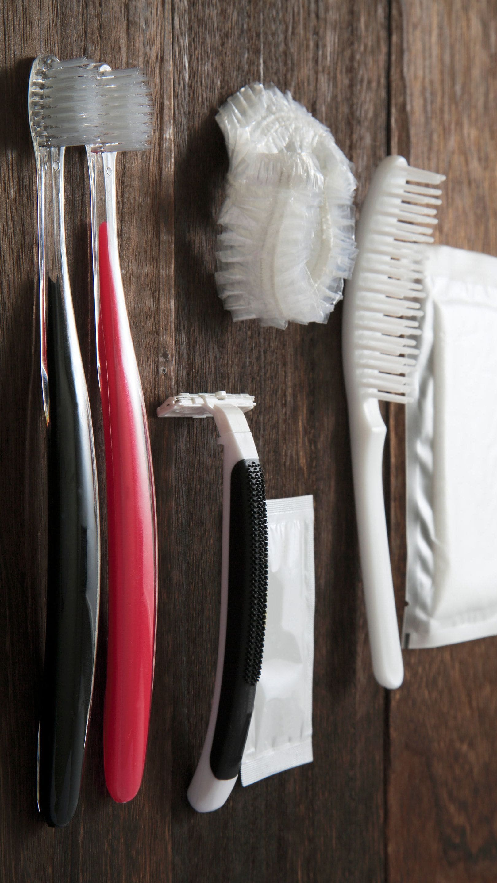 Combined shower/tub, hair dryer, towels
