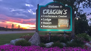 A sign for CRAGUN'S listing amenities like a Conference Center, Lodge, Resort, and Restaurant.