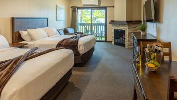 Suite estudio junior | Caja de seguridad en la habitación y escritorio