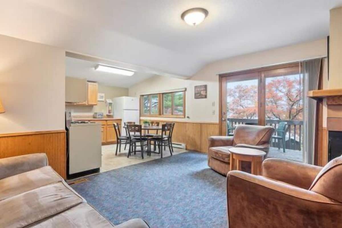 3 Bedroom Lakeview Cabin | In-room safe, desk, iron/ironing board, WiFi (free)