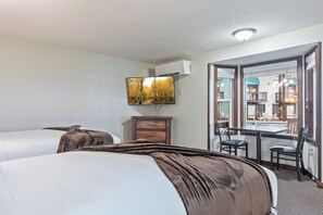 Lower Pool Room | In-room safe, desk, iron/ironing board, WiFi (free) - Cragun's Resort & Hotel (Brainerd)