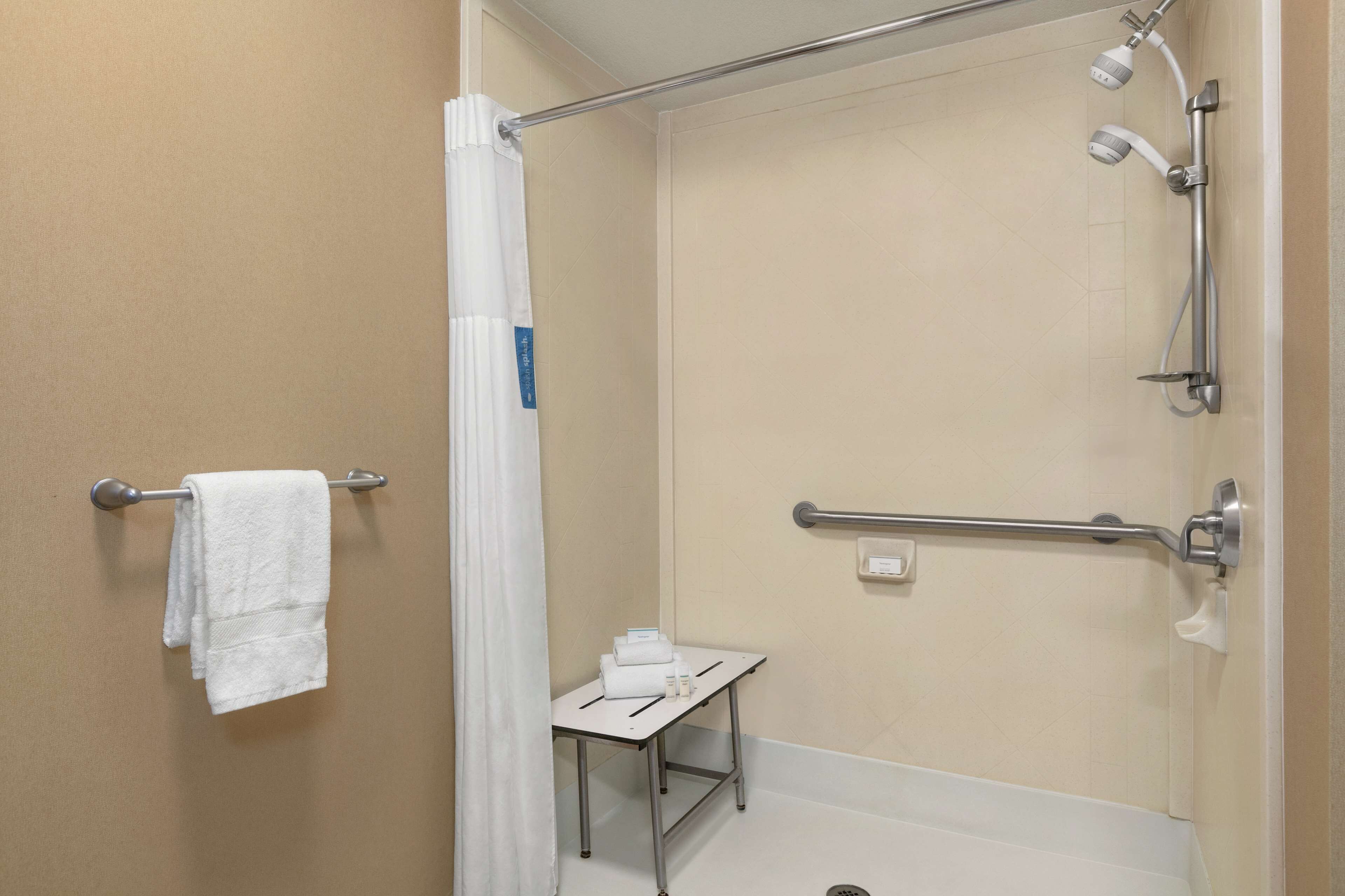 studio, accessible, non smoking | bathroom | bathtub, designer toiletries, hair dryer, towels