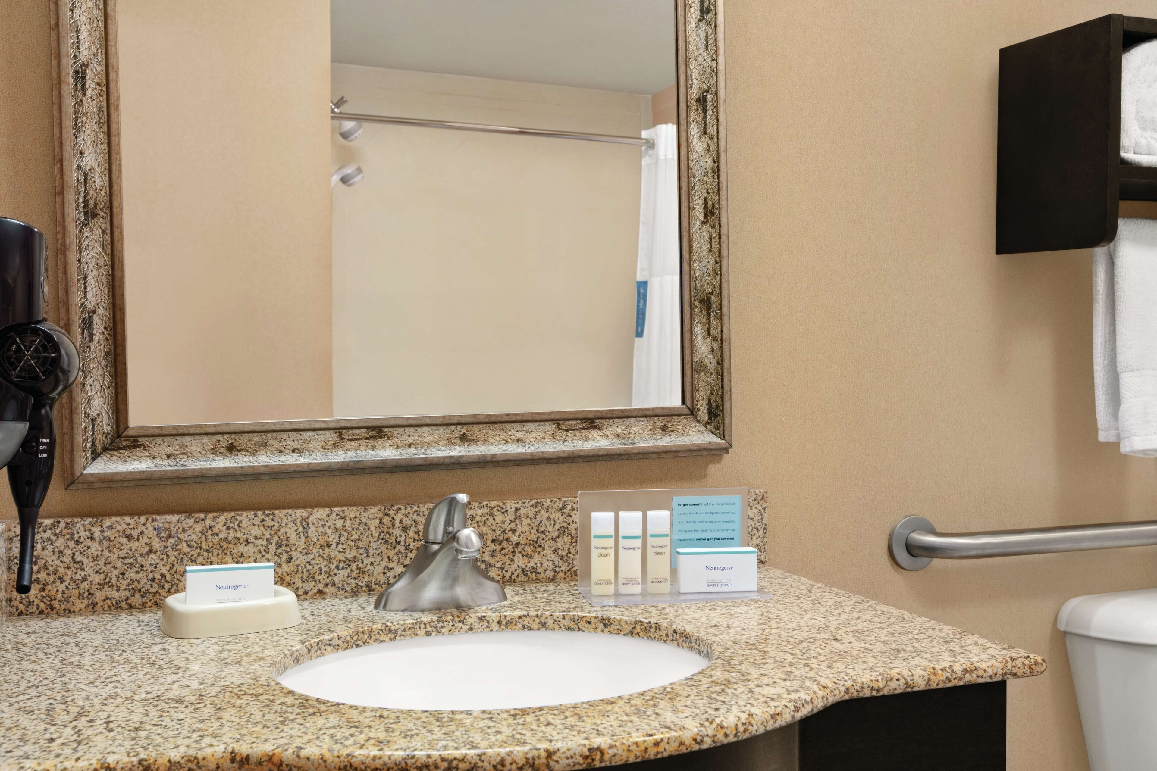 studio, accessible, non smoking | bathroom | bathtub, designer toiletries, hair dryer, towels