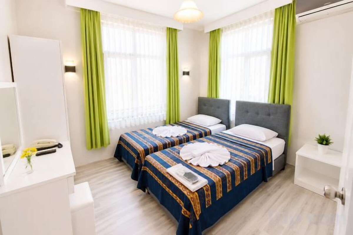 Premium bedding, desk, blackout drapes, soundproofing