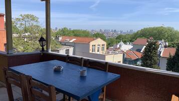 Quarto triplo standard, 3 camas de solteiro | Terraço/pátio