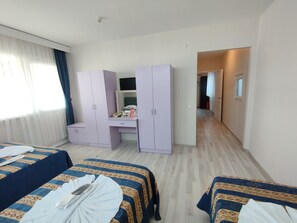 ห้องแฟมิลี่สำหรับสี่ท่าน, ระเบียง, วิวเมือง | เครื่องนอนระดับพรีเมียม, ห้องพักตกแต่งอย่างมีเอกลักษณ์