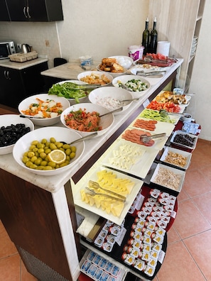 Free daily buffet breakfast - Anadolu Hotel (Istanbul)