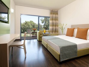 Minibar, in-room safe, desk, cribs/infant beds - Nof Ginosar Hotel (Emek HaYarden)
