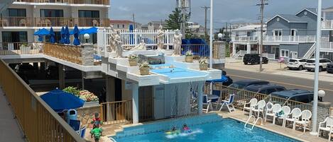 Outdoor pool, pool loungers