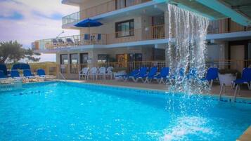 Outdoor pool, pool loungers