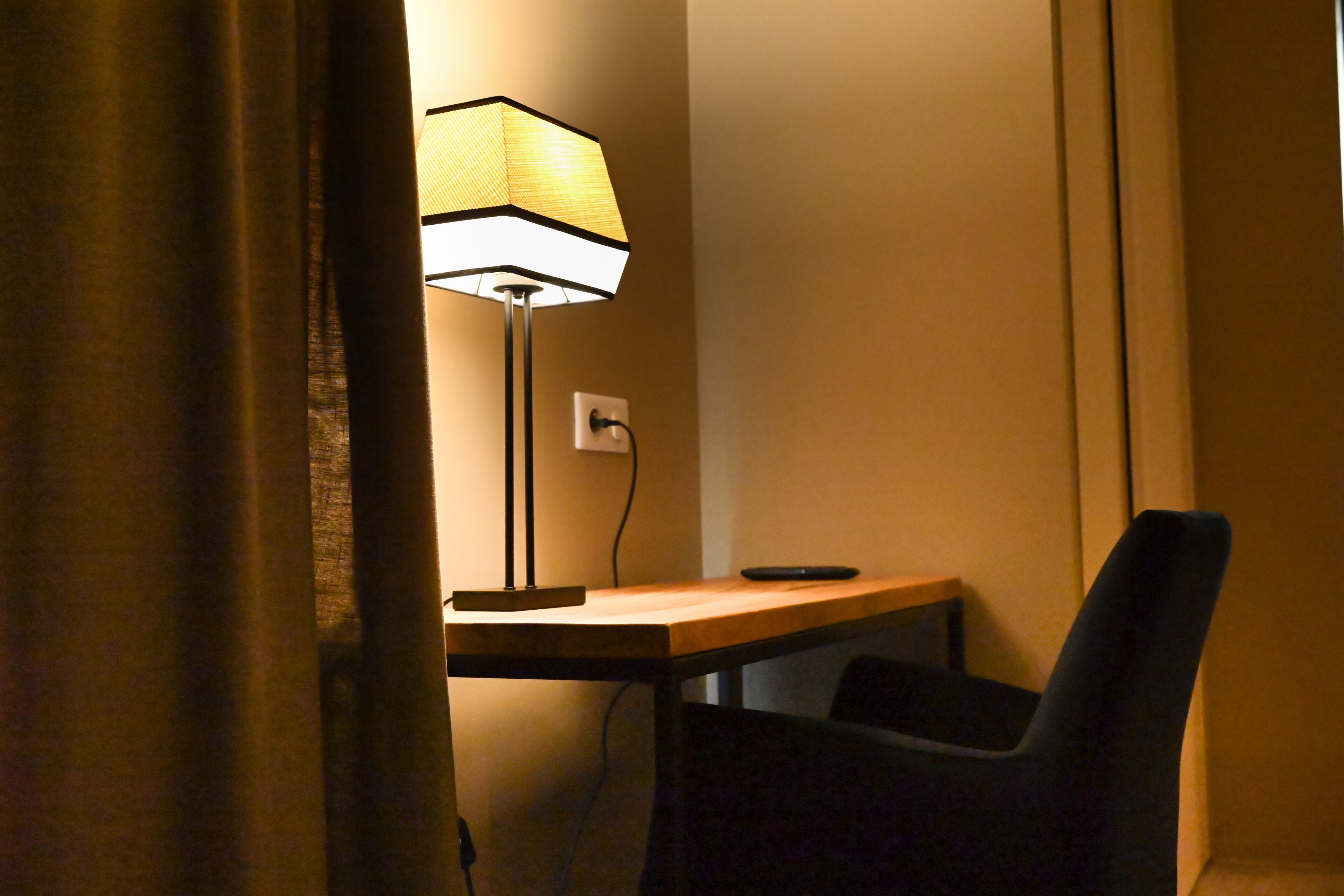 superior room (bâtiment annexe ) | living area | flat-screen tv