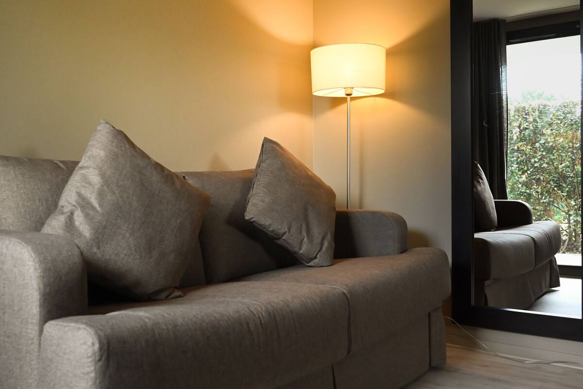 superior room (bâtiment annexe ) | living area | flat-screen tv