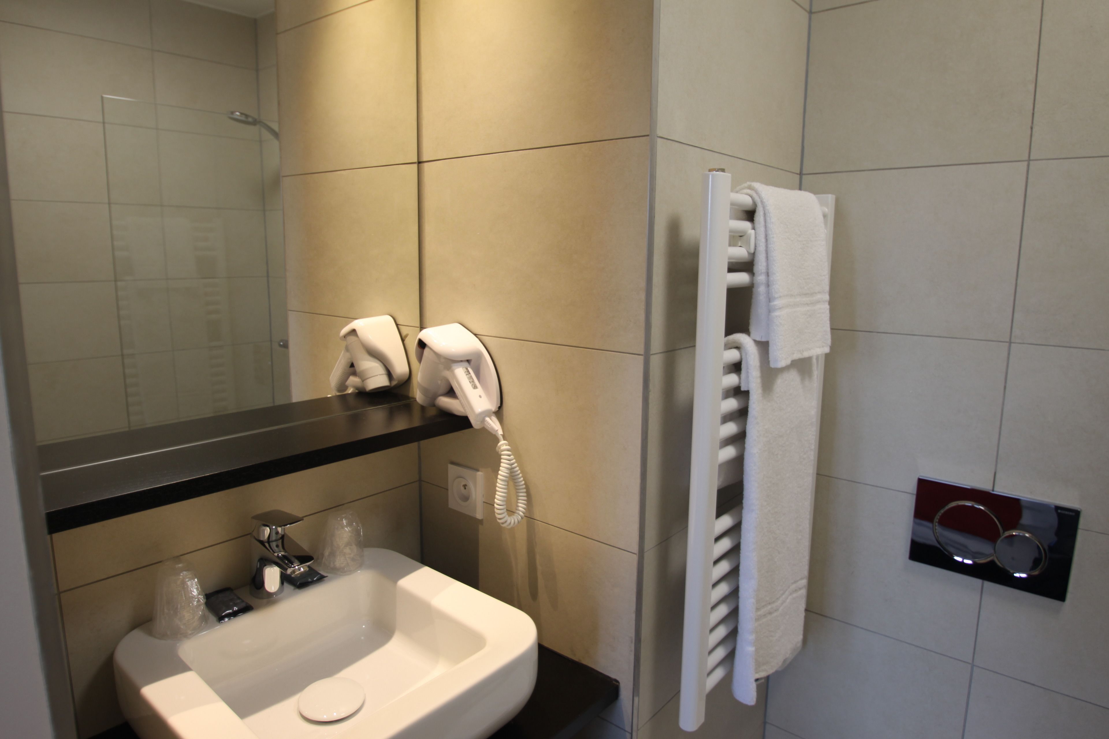 single room (bâtiment principal ) | soundproofing, cots/infant beds, free wifi, bed sheets