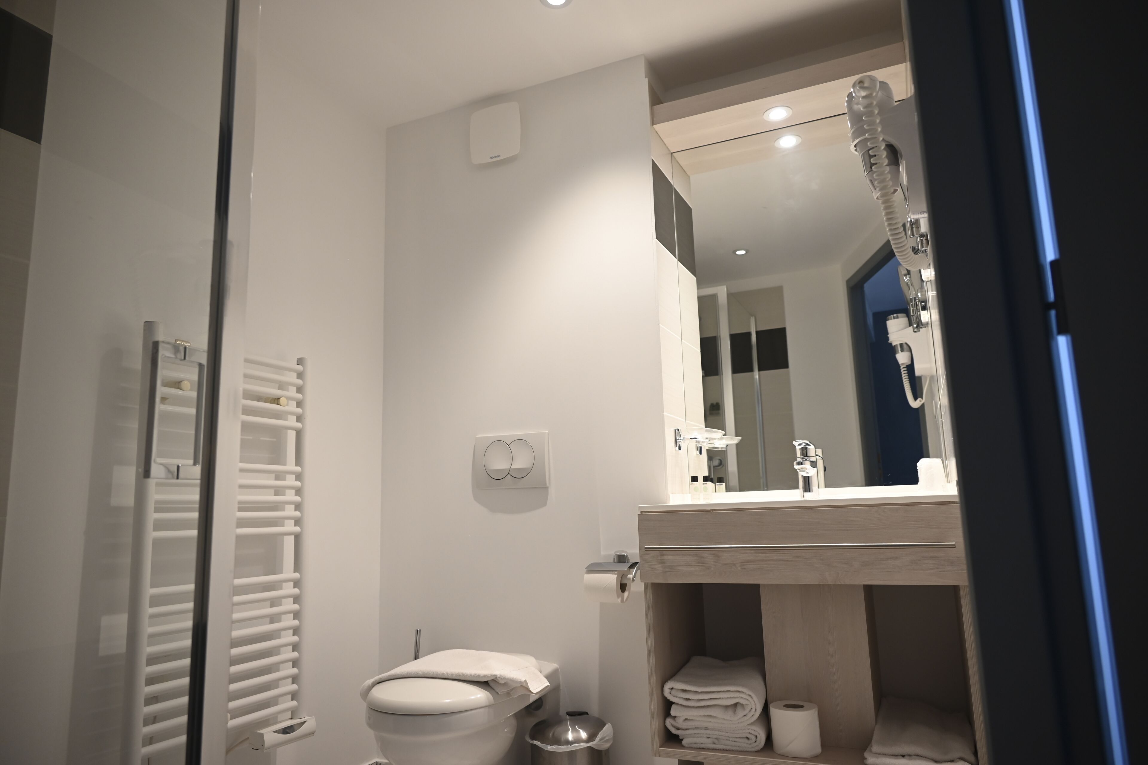 shower, free toiletries, towels