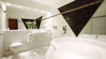 Standard Room, 1 Double Bed, Balcony | Bathroom | Bathtub, eco-friendly toiletries, hair dryer, towels