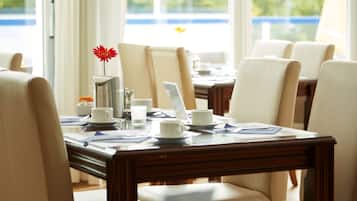 Frokostbuffé hver dag (EUR 14.5 per person)
