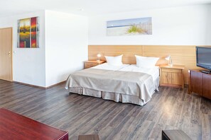 Standard Room, 1 Double Bed, Balcony | Hypo-allergenic bedding, blackout drapes, free WiFi, bed sheets - Hotel Plöner See by Tulip Inn (Ploen)