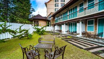 Deluxe Garden | Terrace/patio