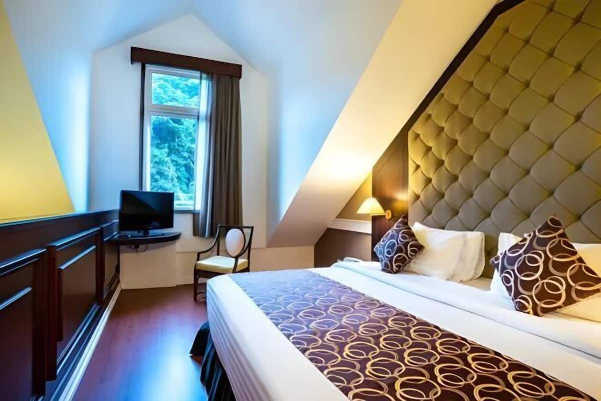 Minibar, safe på rommet og strykejern/-brett