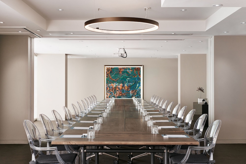 The Olsen Melbourne - Art Series by null