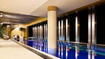 Outdoor pool, open 7:00 AM to 9:00 PM, pool loungers