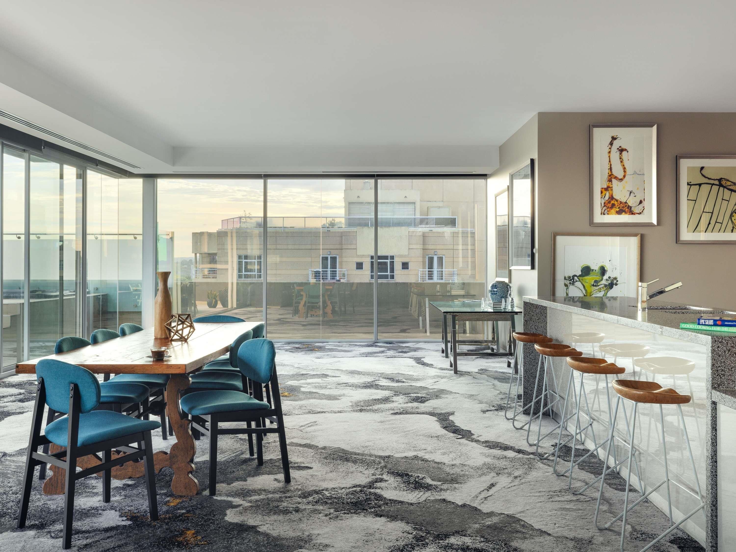 Penthouse (John Olsen Penthouse) | Pillowtop-bedden, een minibar, een kluis op de kamer, een bureau