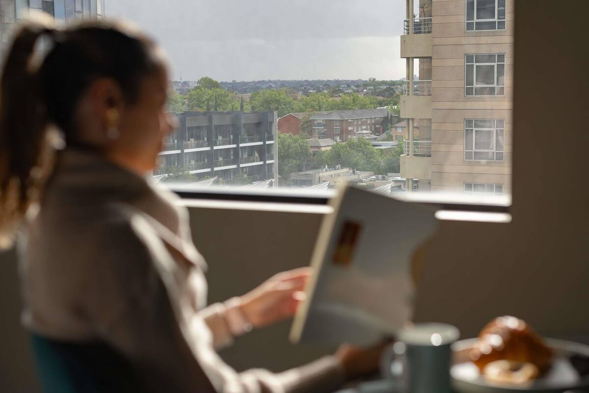 Studio, 1 queensize-seng (Studio Suite) | Senger med overmadrass, minibar, safe på rommet og skrivebord