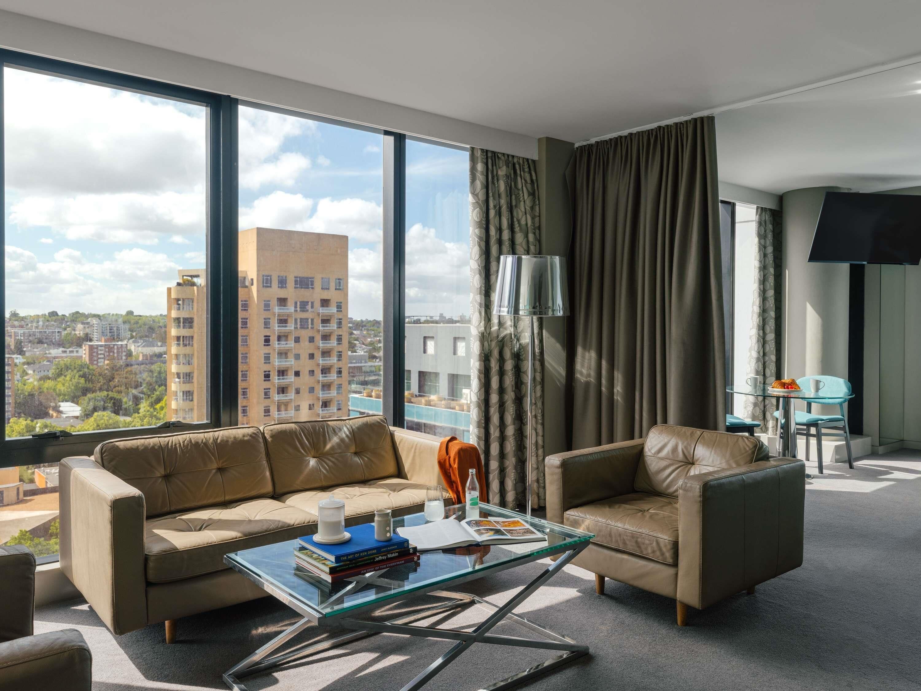 Colchones con pillow-top, minibar y caja de seguridad en la habitación 