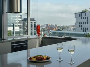 Colchones con pillow-top, minibar y caja de seguridad en la habitación 