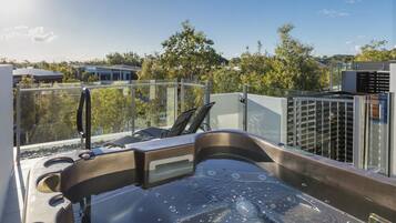 Villa, 3 Bedrooms (Precinct Villa with Rooftop Spa) | Jetted bathtub