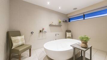 Couples treatment room(s), body treatments, hydrotherapy, aromatherapy