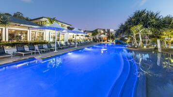 2 outdoor pools, sun loungers