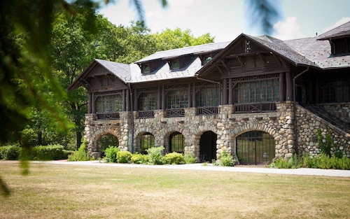 Overlook Lodge at Bear Mountain