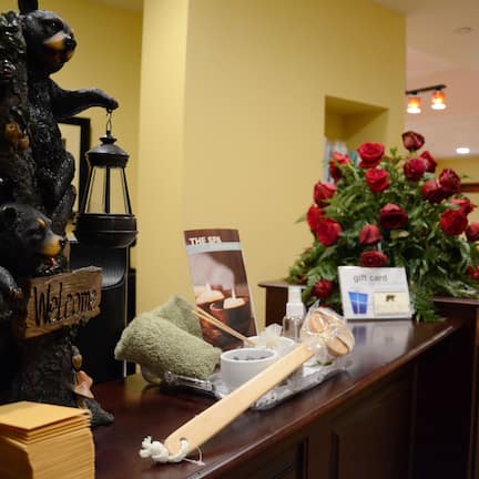 Couples treatment rooms, body treatments, deep-tissue massages