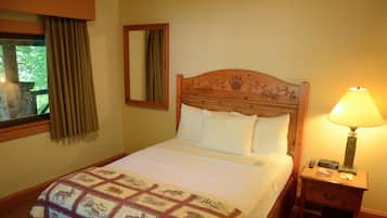 Room, 1 Queen Bed, Non Smoking (Stone Cottages at Bear Mountain) Not Dog Friendly | 고급 침구, 다리미/다리미판, 유아용 침대, 무료 WiFi