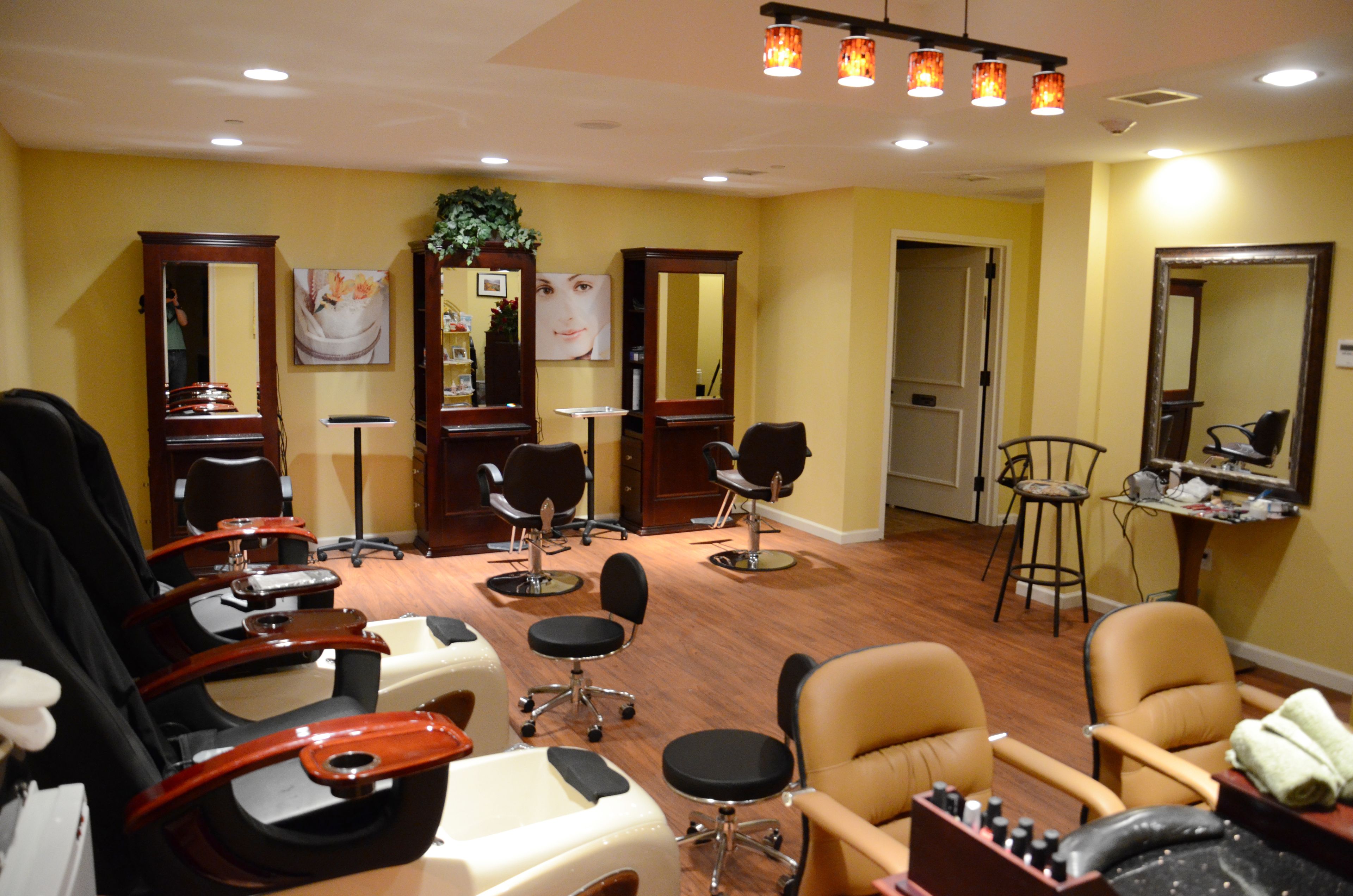 Couples treatment rooms, body treatments, deep-tissue massages
