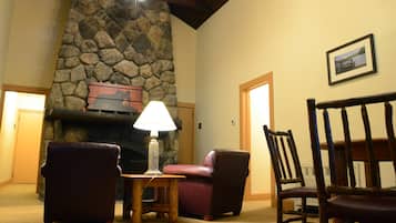 Ylelliset vuodevaatteet, silitysrauta/-lauta, vauvansängyt