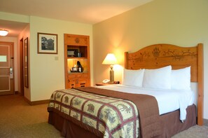 Room, 2 Double Beds (Overlook Lodge at Bear Mountain) Dog Friendly | Premium bedding, iron/ironing board, cots/infant beds, free WiFi - Overlook Lodge at Bear Mountain (Bear Mountain)