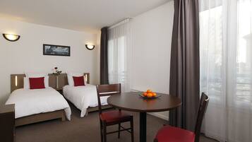 Superior Studio | Desk, iron/ironing board, free cribs/infant beds, free WiFi