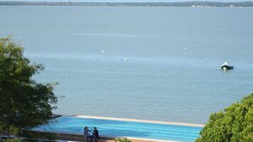 Double Room Pinewood View | Minibar, iron/ironing board, free WiFi, bed sheets