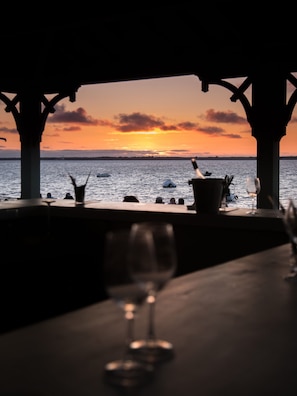 Petit déjeuner, déjeuner et dßner servis sur place, vue sur la plage