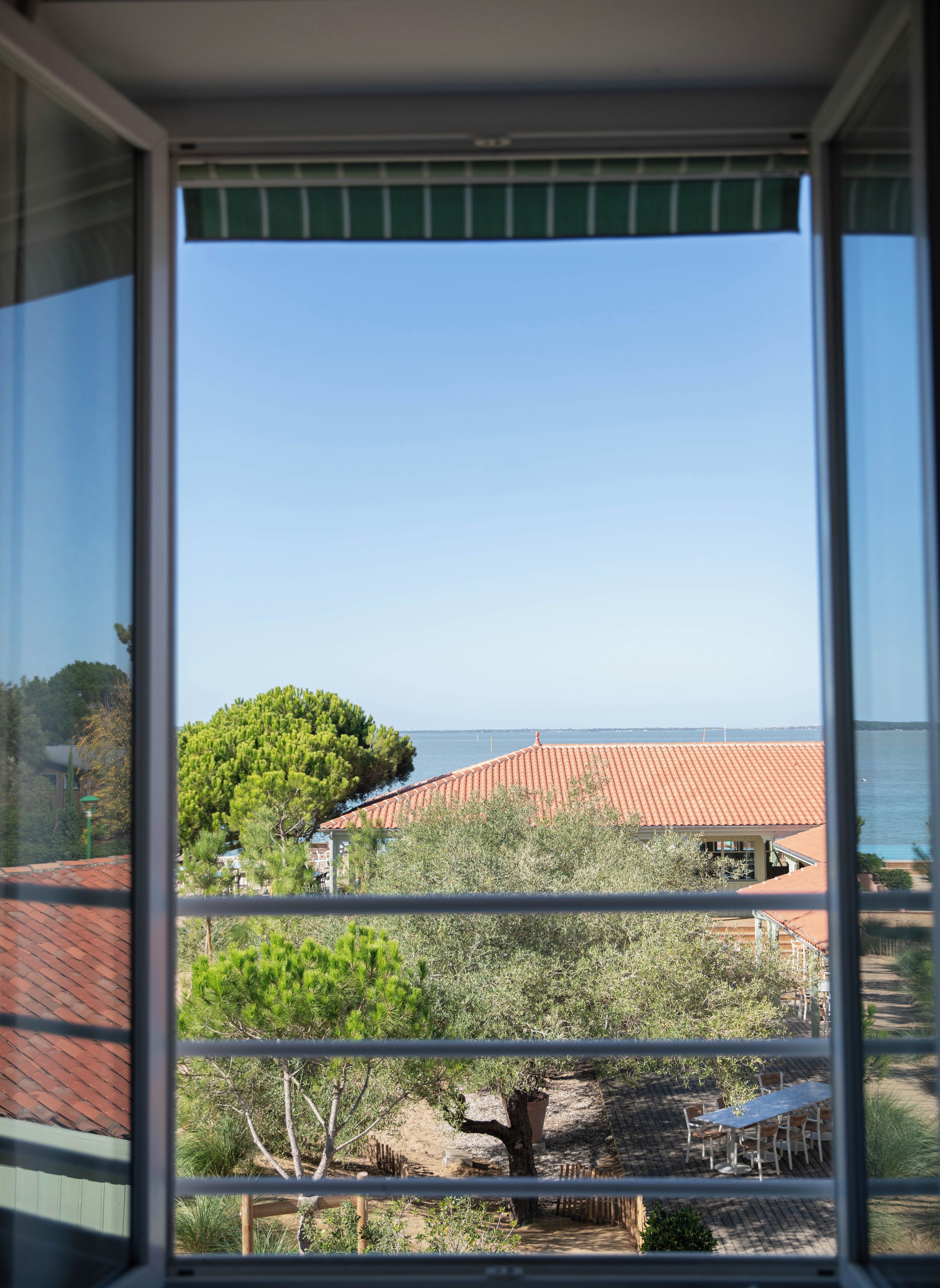 Superior Room, Ocean View | Minibar, iron/ironing board, free WiFi, bed sheets