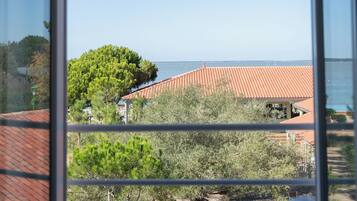 Rom â superior, havutsikt | Minibar, strykejern/-brett, wi-fi (inkludert) og sengetĂžy