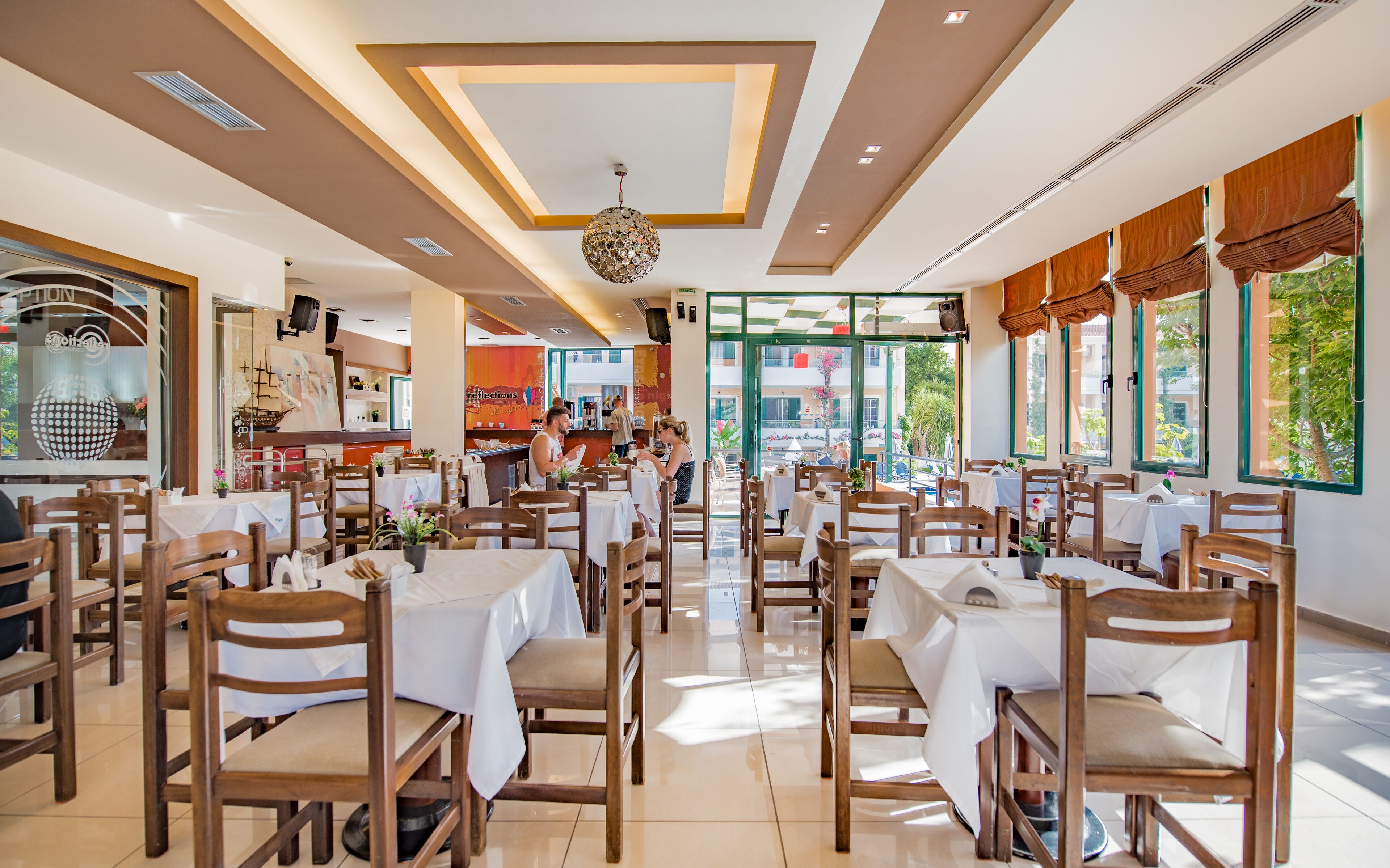 Desayuno buffet incluido todos los días 